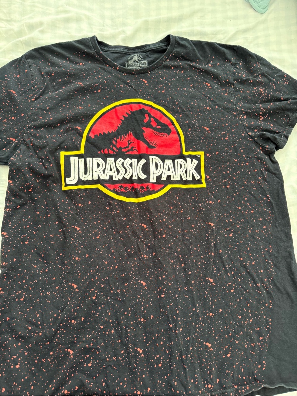 Jurassic Park men’s Xl Graphic Short Sleeve Tee in Black and Red